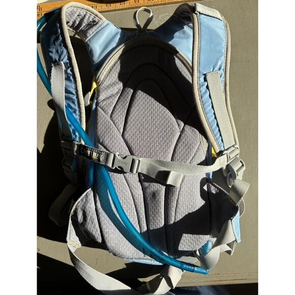 Camelbak "Mini Mule" Great Used Condition Backpack Blue and Yellow 1.5L - Picture 6 of 7